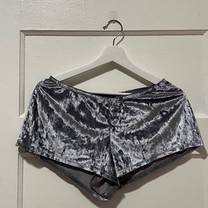 TAHARI VELVET PAJAMA SHORTS